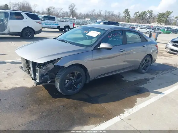 KMHLM4AG5PU394713 2023 HYUNDAI ELANTRA - Image 2