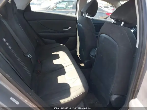 KMHLM4AG5PU489305 2023 HYUNDAI ELANTRA - Image 8