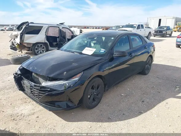 KMHLM4AG5PU557926 2023 HYUNDAI ELANTRA - Image 2