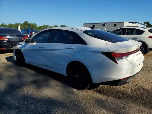 KMHLM4AG5PU600970 2023 HYUNDAI ELANTRA - Image 2