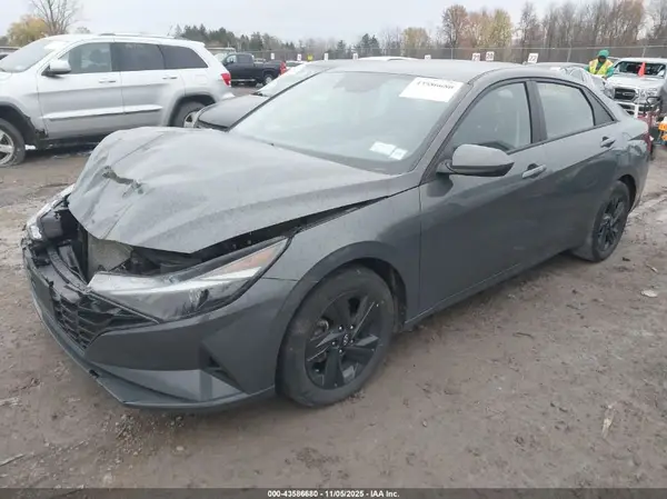 KMHLM4AG5PU633175 2023 HYUNDAI ELANTRA - Image 2