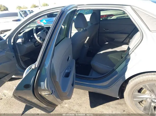 KMHLM4AG6MU196556 2021 HYUNDAI ELANTRA - Image 8