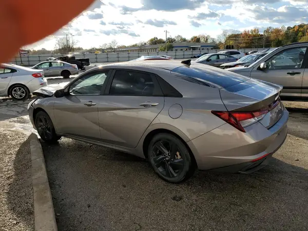 KMHLM4AG6NU243019 2022 HYUNDAI ELANTRA - Image 2