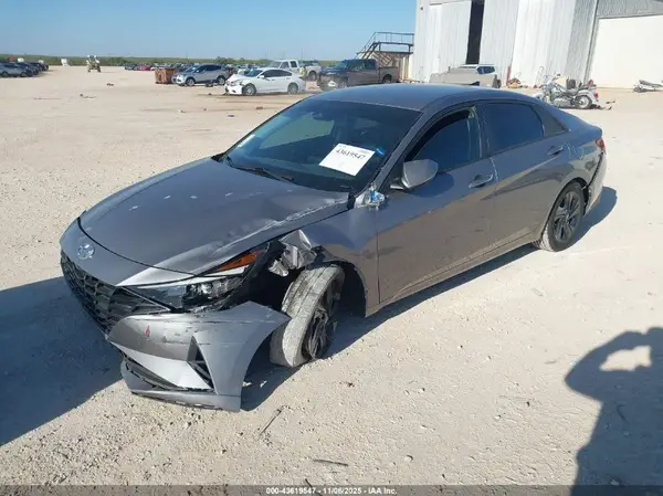 KMHLM4AG6NU254070 2022 HYUNDAI ELANTRA - Image 2