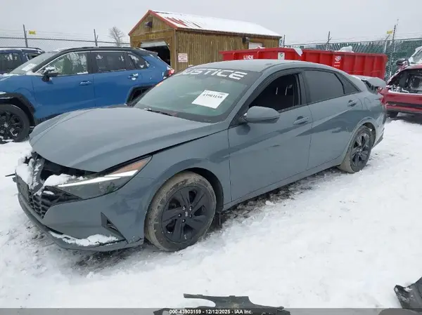 KMHLM4AG6NU260886 2022 HYUNDAI ELANTRA - Image 2