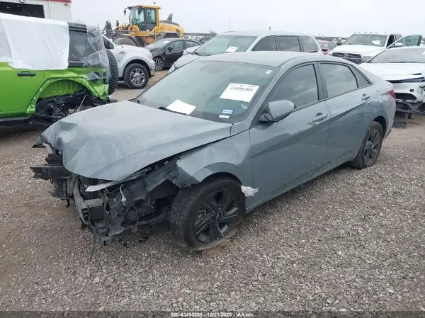 KMHLM4AG6NU334078 2022 HYUNDAI ELANTRA - Image 2