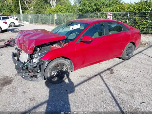 KMHLM4AG6NU359563 2022 HYUNDAI ELANTRA - Image 2