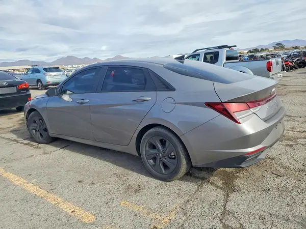 KMHLM4AG6NU365833 2022 HYUNDAI ELANTRA - Image 2