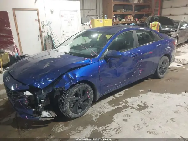 KMHLM4AG6PU371778 2023 HYUNDAI ELANTRA - Image 2