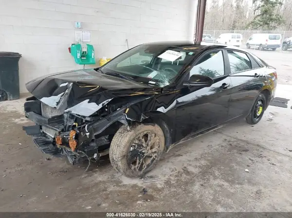 KMHLM4AG6PU560432 2023 HYUNDAI ELANTRA - Image 2