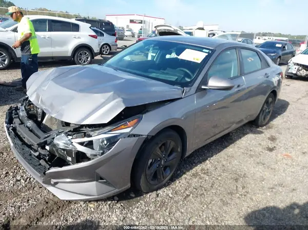 KMHLM4AG6PU607569 2023 HYUNDAI ELANTRA - Image 2