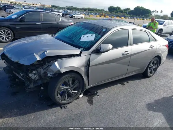 KMHLM4AG7NU303213 2022 HYUNDAI ELANTRA - Image 2