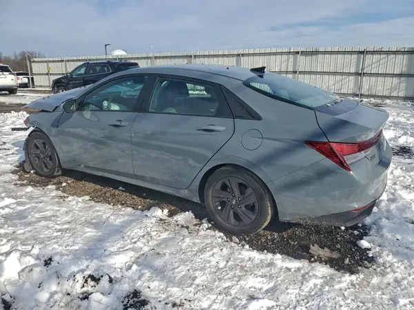 KMHLM4AG7NU312932 2022 HYUNDAI ELANTRA - Image 2