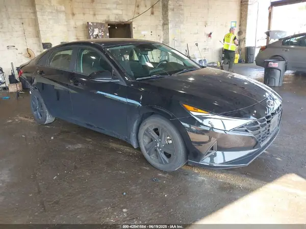 KMHLM4AG7NU315331 2022 HYUNDAI ELANTRA - Image 1