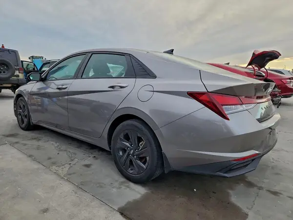 KMHLM4AG7NU321713 2022 HYUNDAI ELANTRA - Image 2