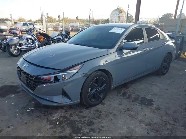 KMHLM4AG7NU335482 2022 HYUNDAI ELANTRA - Image 2
