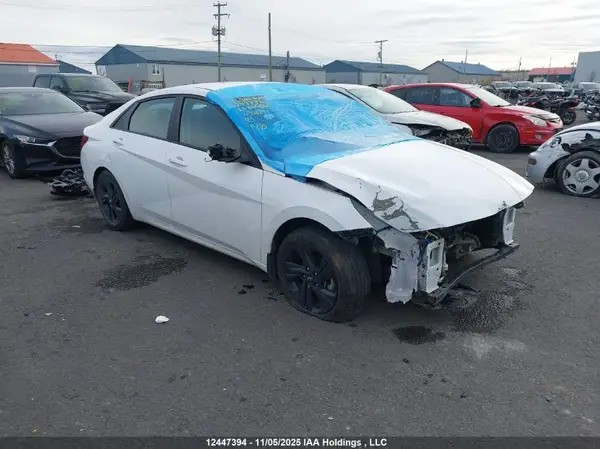 KMHLM4AG7NU335627 2022 HYUNDAI ELANTRA - Image 1