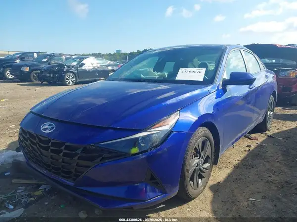 KMHLM4AG7NU351858 2022 HYUNDAI ELANTRA - Image 2