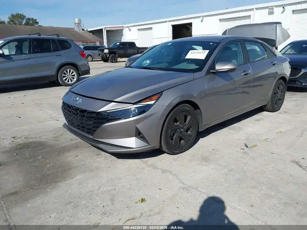 KMHLM4AG7NU352637 2022 HYUNDAI ELANTRA - Image 2