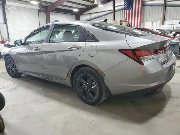 KMHLM4AG7PU392137 2023 HYUNDAI ELANTRA - Image 2