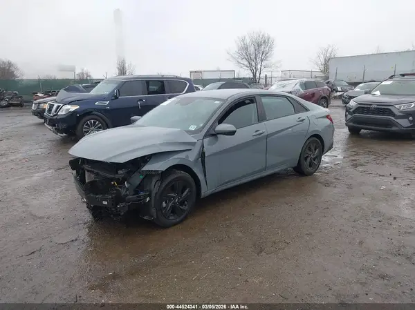KMHLM4AG7PU397015 2023 HYUNDAI ELANTRA - Image 2
