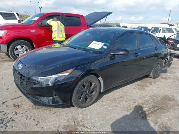 KMHLM4AG7PU449372 2023 HYUNDAI ELANTRA - Image 2