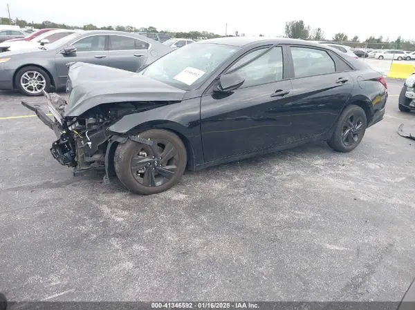 KMHLM4AG7PU520800 2023 HYUNDAI ELANTRA - Image 2