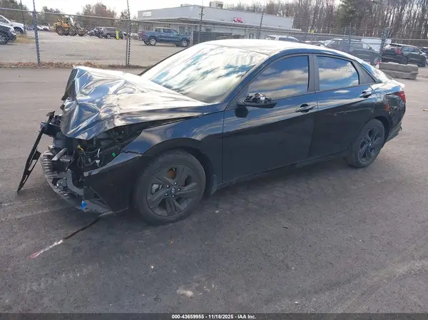 KMHLM4AG7PU523292 2023 HYUNDAI ELANTRA - Image 2