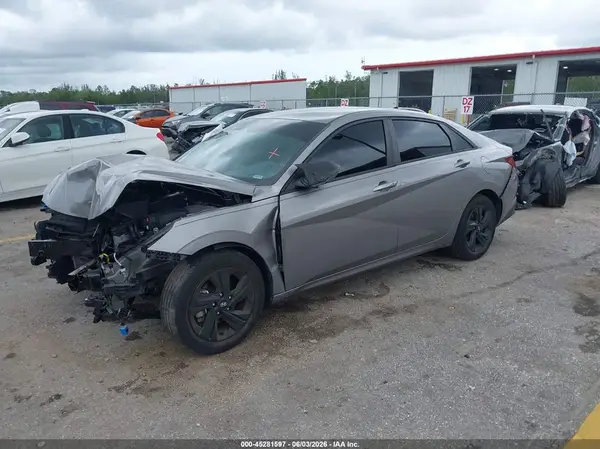 KMHLM4AG7PU529240 2023 HYUNDAI ELANTRA - Image 2