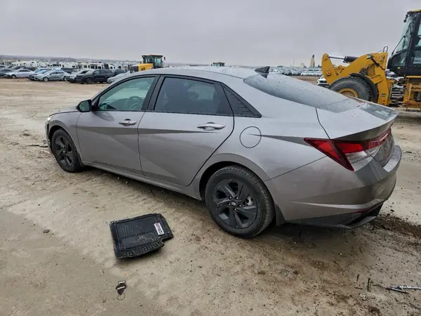 KMHLM4AG7PU552470 2023 HYUNDAI ELANTRA - Image 2