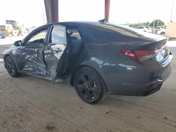 KMHLM4AG7PU575666 2023 HYUNDAI ELANTRA - Image 2