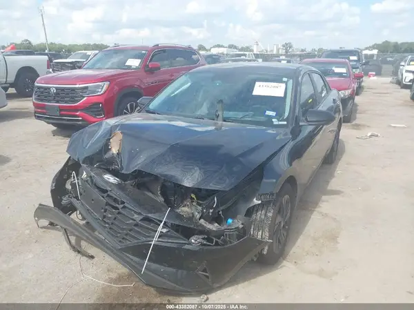 KMHLM4AG7PU576235 2023 HYUNDAI ELANTRA - Image 2