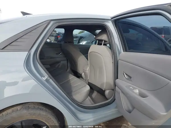 KMHLM4AG8NU218929 2022 HYUNDAI ELANTRA - Image 8