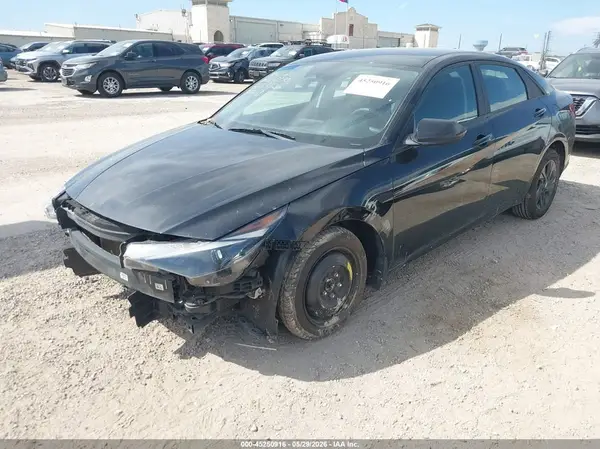 KMHLM4AG8NU225332 2022 HYUNDAI ELANTRA - Image 2