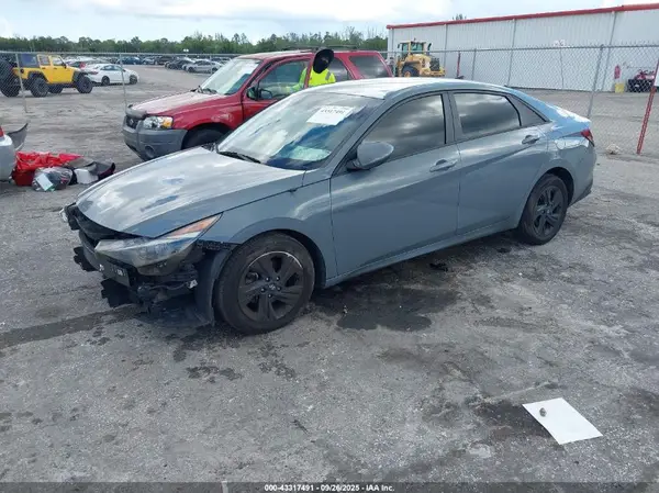 KMHLM4AG8NU238971 2022 HYUNDAI ELANTRA - Image 2