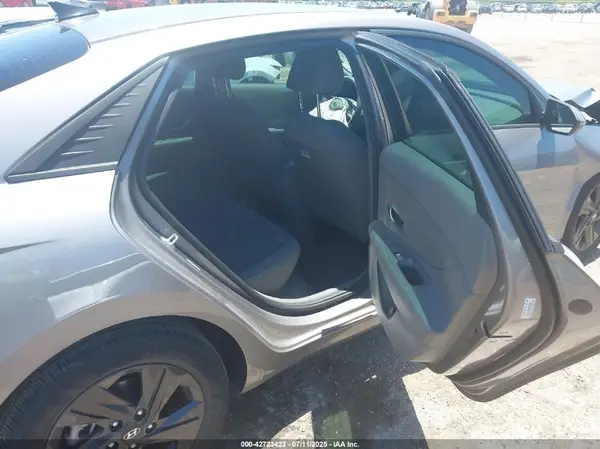 KMHLM4AG8NU239604 2022 HYUNDAI ELANTRA - Image 8