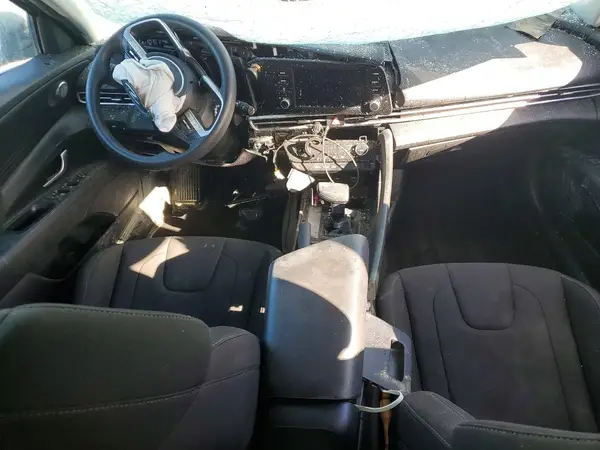 KMHLM4AG8NU257858 2022 HYUNDAI ELANTRA - Image 8