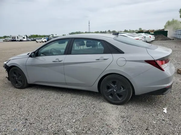 KMHLM4AG8NU289211 2022 HYUNDAI ELANTRA - Image 2