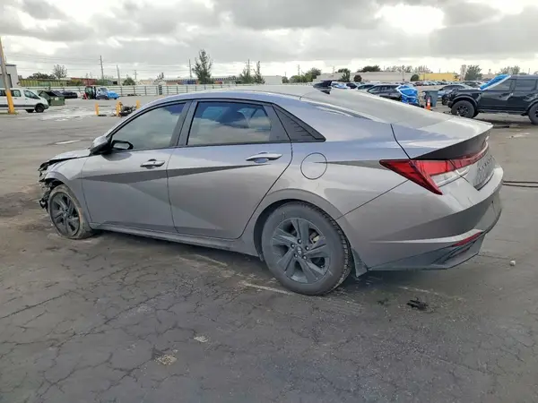 KMHLM4AG8NU303141 2022 HYUNDAI ELANTRA - Image 2