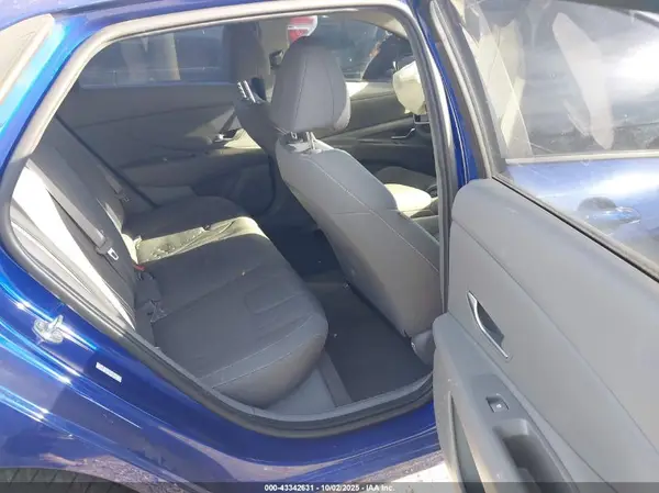 KMHLM4AG8NU311501 2022 HYUNDAI ELANTRA - Image 8