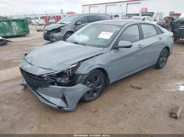 KMHLM4AG8NU317203 2022 HYUNDAI ELANTRA - Image 2