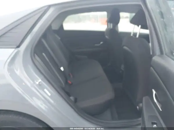 KMHLM4AG8NU317203 2022 HYUNDAI ELANTRA - Image 8