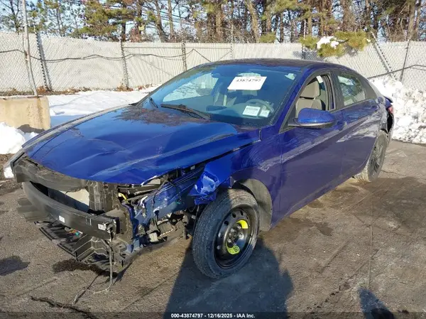 KMHLM4AG8NU329285 2022 HYUNDAI ELANTRA - Image 2