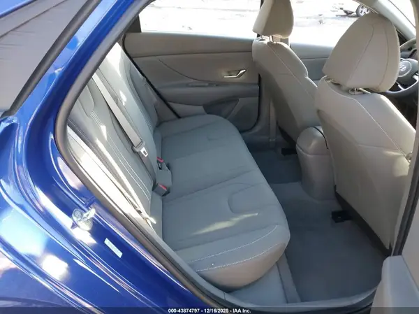 KMHLM4AG8NU329285 2022 HYUNDAI ELANTRA - Image 8
