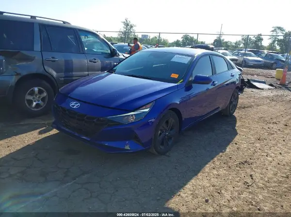 KMHLM4AG8NU348886 2022 HYUNDAI ELANTRA - Image 2