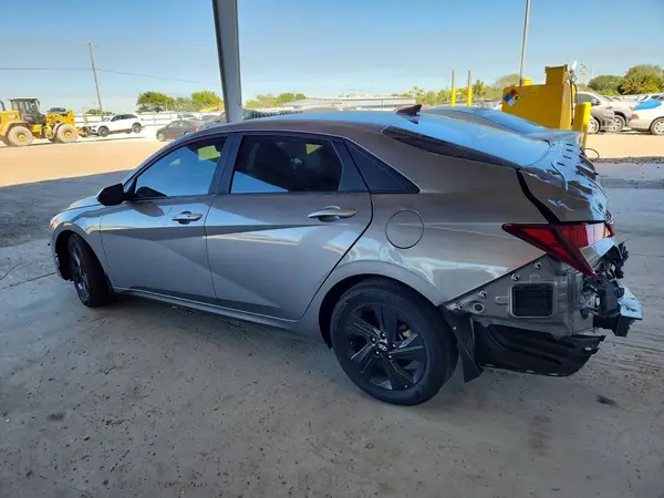 KMHLM4AG8NU348922 2022 HYUNDAI ELANTRA - Image 2