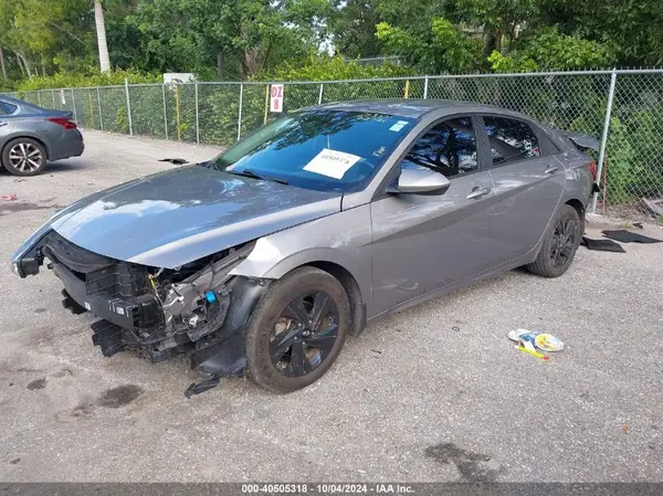 KMHLM4AG8NU352369 2022 HYUNDAI ELANTRA - Image 2