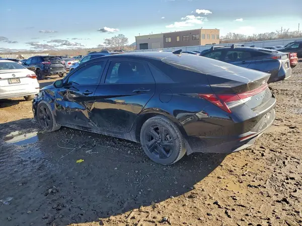 KMHLM4AG8NU357958 2022 HYUNDAI ELANTRA - Image 2