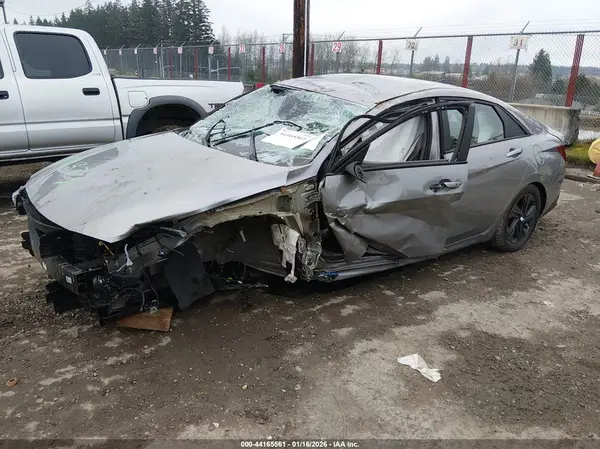 KMHLM4AG8PU372110 2023 HYUNDAI ELANTRA - Image 2