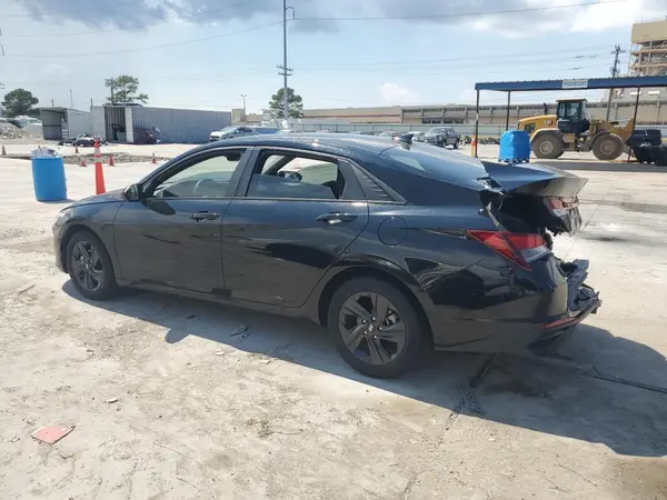 KMHLM4AG8PU380529 2023 HYUNDAI ELANTRA - Image 2